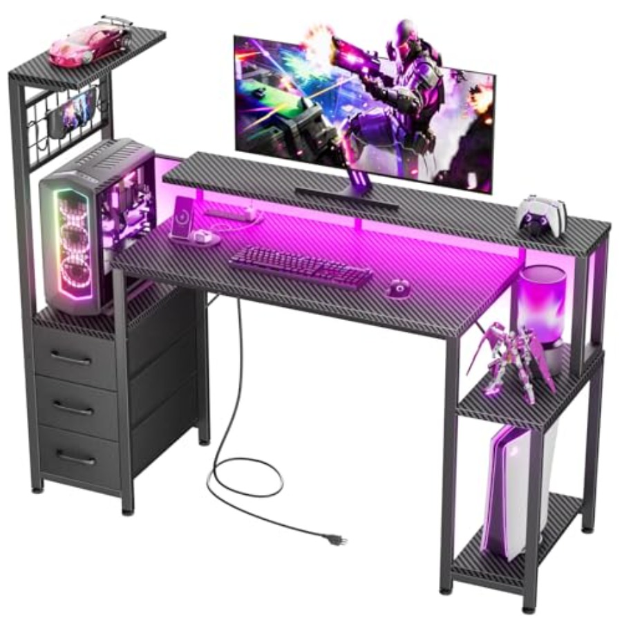Desk Setup Black And Wood - 電源コンセントとLED照明を搭載した48インチのゲーミングデスク。カーボンファイバー調の質感で、人間工学に基づいた設計とモダンな外観を実現。
